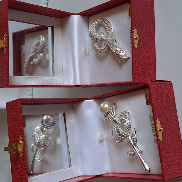 Napier Brooch Set - Picture 1 of 14
